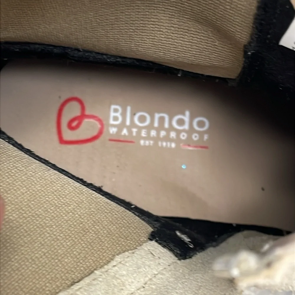 Blondo Dahlia Waterproof Ankle Boot Chunky Heel Buckle Side Sand Suede Sz 6